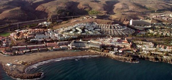 Dos turistas austriacos en estado menos grave tras sufrir un ahogamiento en la Playa de las Burras