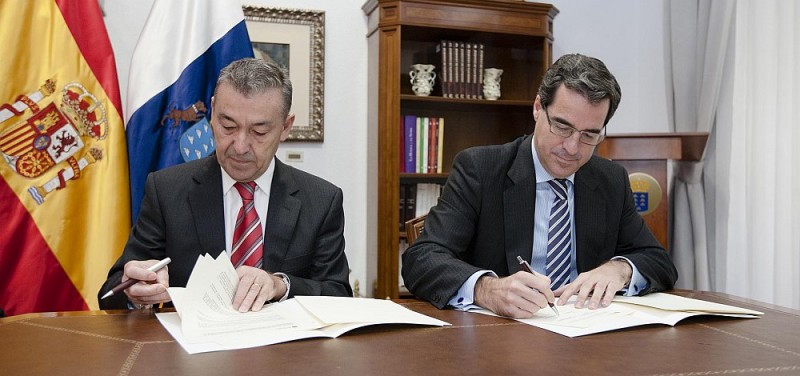 Gobierno y BBVA firman un acuerdo para la modernizaci�n tur�stica