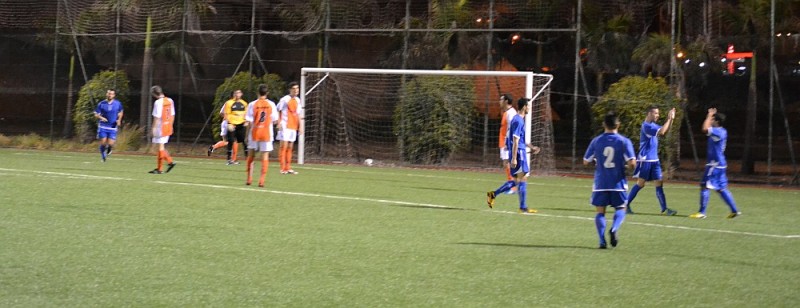 La U.D. San Fernando se saca la �espina� del Teror  goleando al Acodetti 2-4