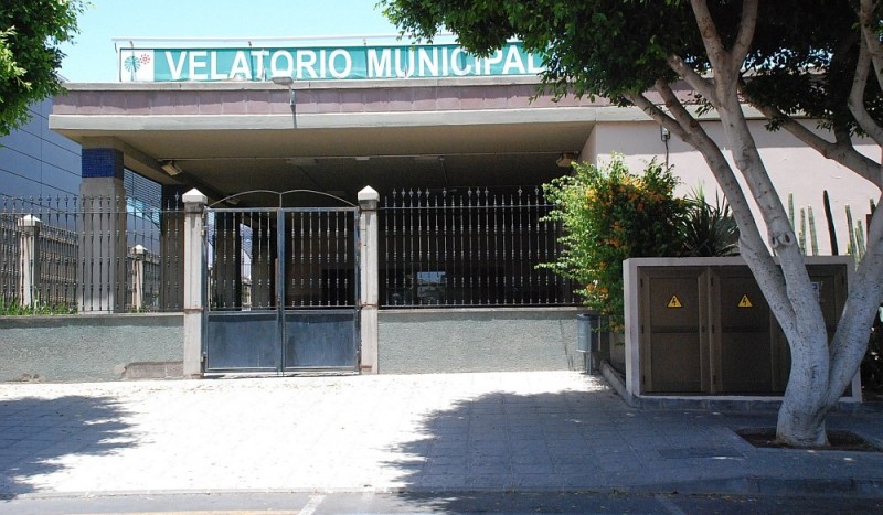 Vecindario cierra el Tanatorio para mejorar el servicio   