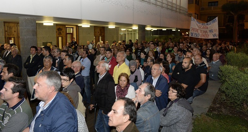 El Foro Roque Aldeano se concentra delante del Cabildo de Gran Canaria
