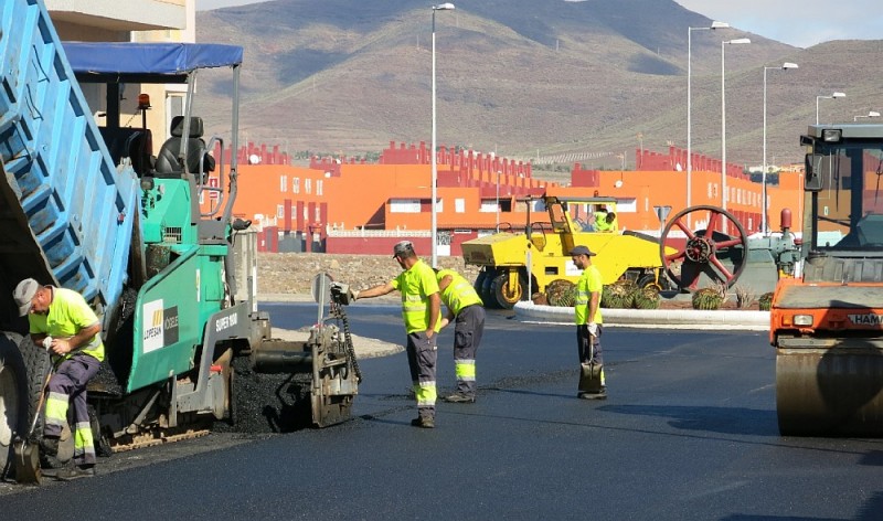 Santa Luc�a reasfalta y mejora la movilidad de 7 calles del municipio.