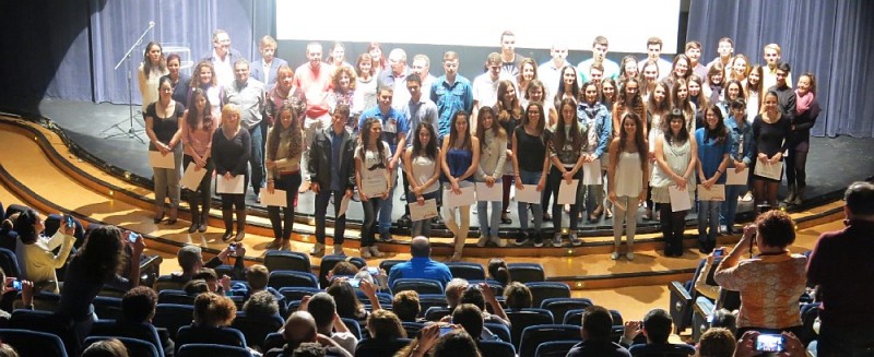 Santa Luc�a premia a 53 j�venes por su trayectoria acad�mica y personal