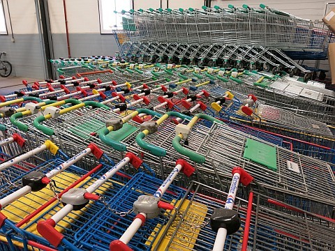 Santa Luc�a penaliza el abandono de carros de compra en la v�a p�blica 