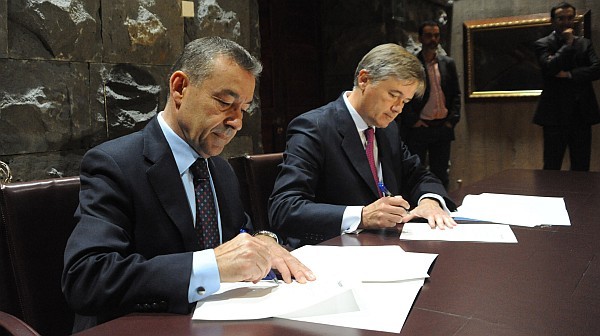 El Gobierno y Banco Sabadell firman un acuerdo para facilitar el cr�dito a las pymes por 200 millones 