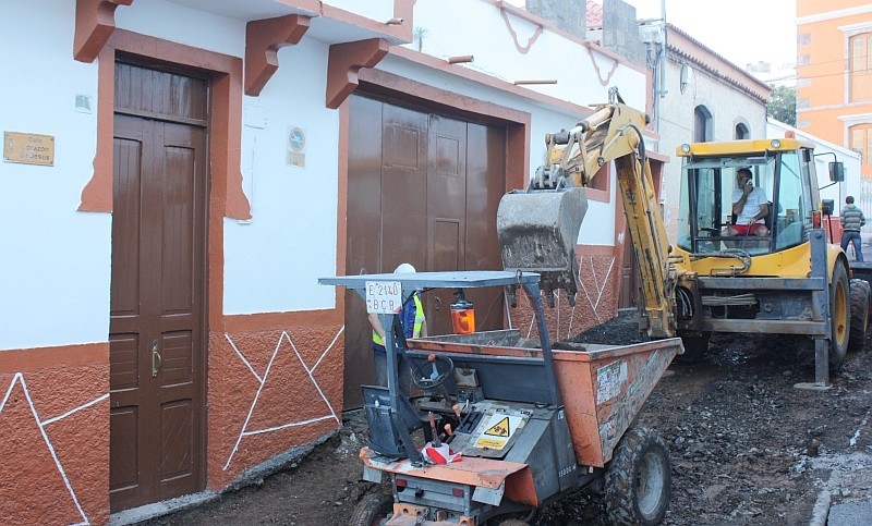 Adoquinan la calle Coraz�n de Jes�s de Tunte