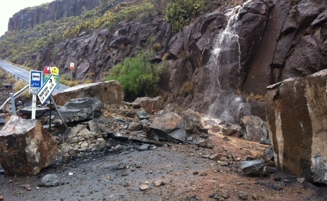 Cierran la carretera a Monta�a la Data por desprendimientos