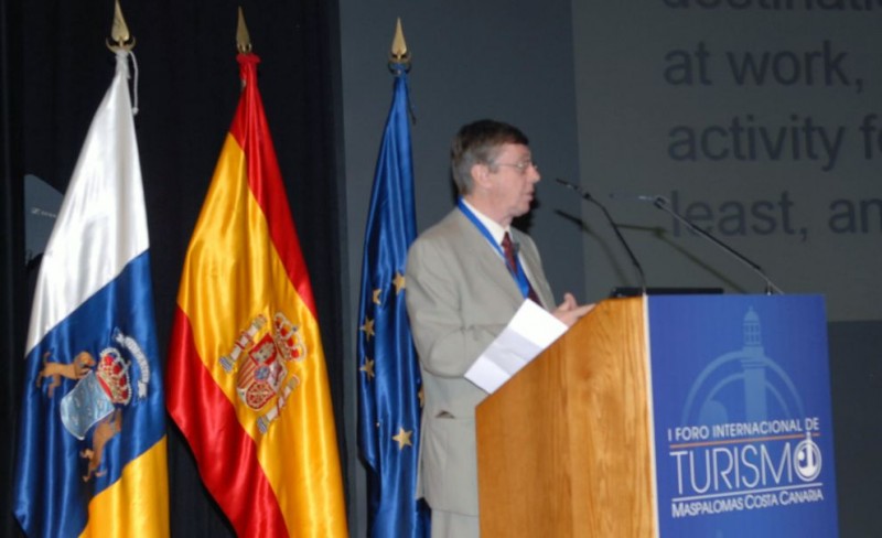  �Hay que exigir a los hoteleros canarios que inviertan m�s y no dejen morir las infraestructuras�