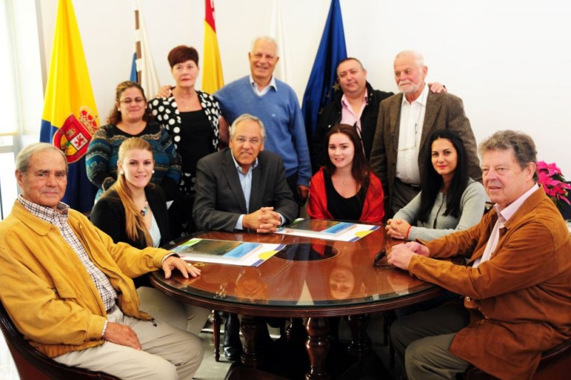 Las Luc�as sueca y canaria visitan Maspalomas