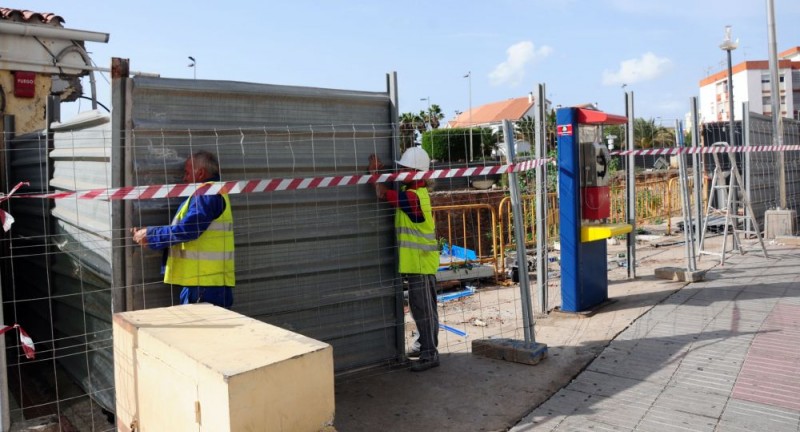 El Ayuntamiento levanta un nuevo  vallado en la Viuda de Franco