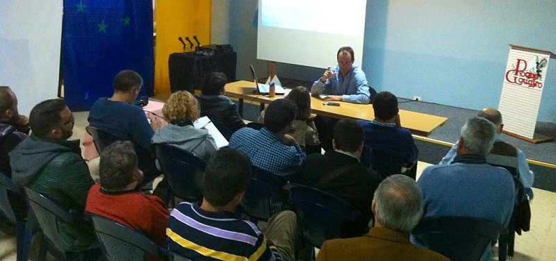 �scar Hern�ndez presenta en el local de Roque Aguayro el Presupuesto 2014 del Ayuntamiento de Ag�imes.