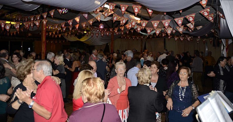 M�s de 600 mayores se dan cita en la tradicional cena Navide�a 