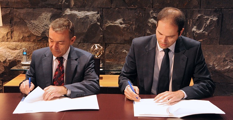 Gobierno y Caja Rural-Cajamar firman un acuerdo de financiaci�n al sector tur�stico y agroalimentario por 100 millones de euros