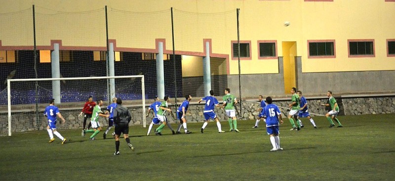 La U.D. San Fernando sufre para ganar al Balos tirando de �casta�