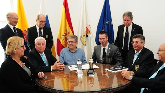 Barman de Maspalomas presentan al Ayuntamiento sus �ltimos reconocimientos 