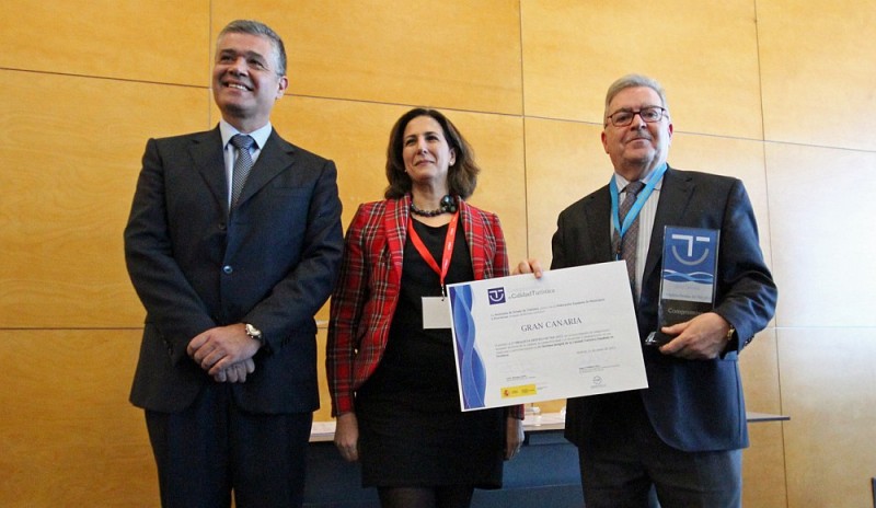 Bravo de Laguna recoge el 'Premio al Mejor Destino' a Gran Canaria, distinguida por el SICTED