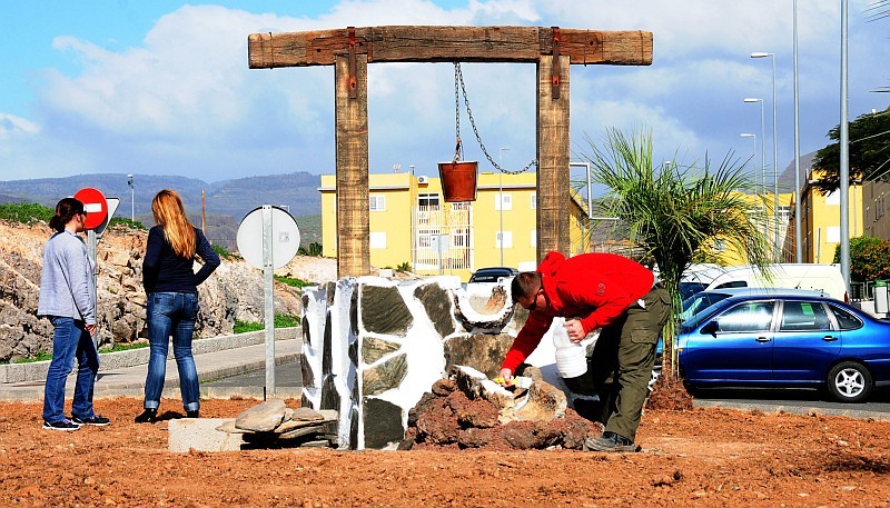 Comienzan las obras de embellecimiento  de las rotondas de El Lomo y Sonnenland
