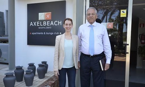 Ram�n Su�rez visita los establecimientos de turismo gays