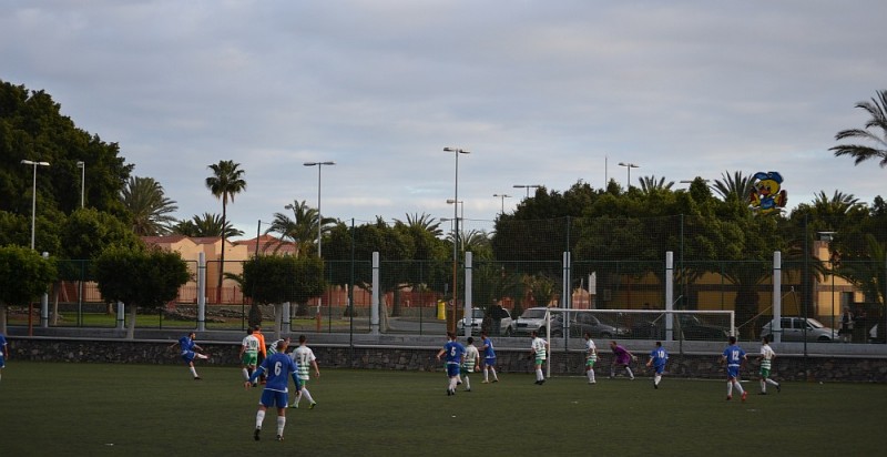 La U.D.  San Fernando golea al l�der de la Categor�a