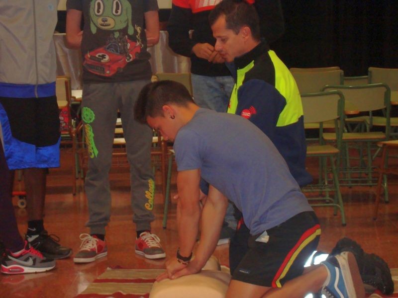 El SUC promociona el masaje card�aco en los institutos 