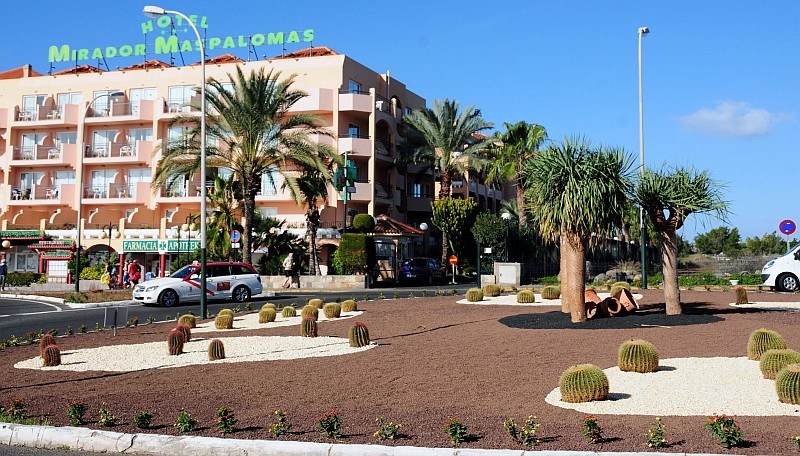 Maspalomas embellece todas sus rotondas urbanas