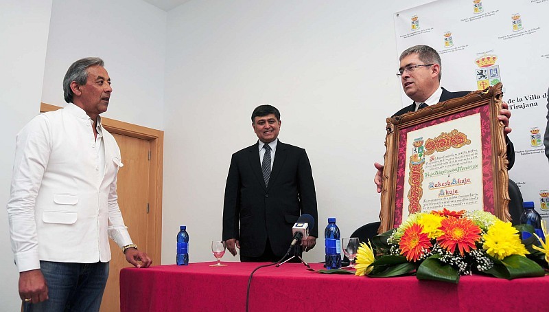 San Bartolom� entrega el t�tulo de Hijo Adoptivo al empresario hind� Rakesh Ahuja