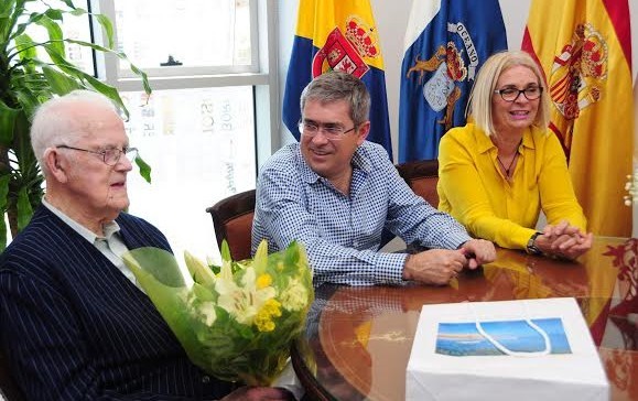 Un sueco de casi cien a�os dedica setenta a visitar Gran Canaria