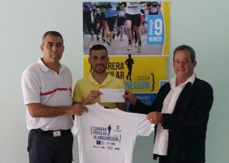 La Carrera Popular de Arguinegu�n recauda 1.126 euros para ayudas sociales