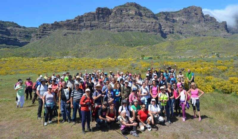 160 senderistas disfrutaron de la Ruta del Almendrero