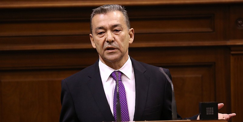 Rivero anuncia diez medidas para reactivar la econom�a y combatir la crisis 