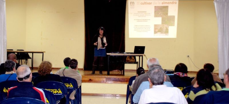 Tirajana recuperar� fincas para la explotaci�n agr�cola de almendreros