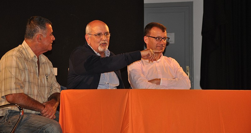 El escritor Joaqu�n Nieto cuenta su cuentos en El Pajar