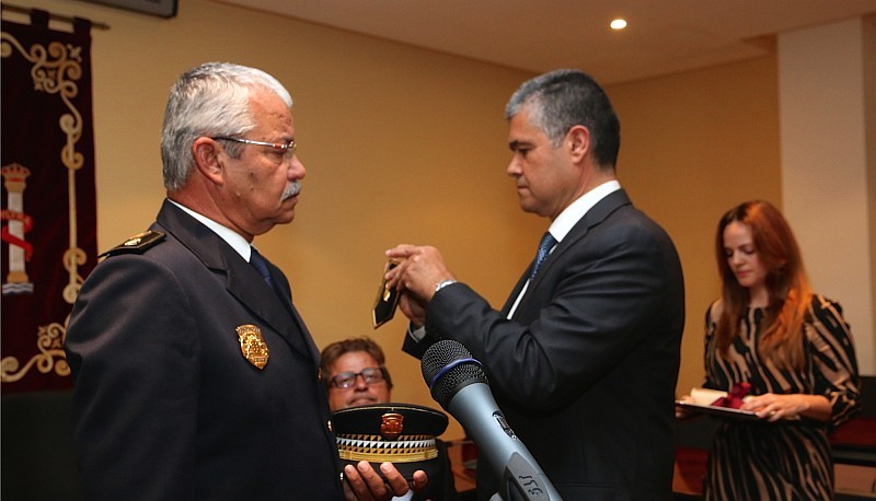 Andr�s Saavedra toma posesi�n como Jefe de la Polic�a Local de Mog�n