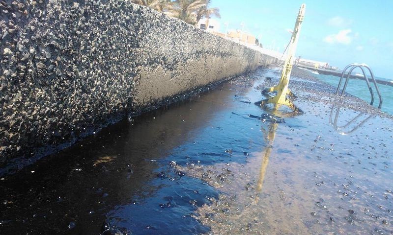Precintan las Piscinas Naturales de Castillo del Romeral por la presencia de �chapapote� 