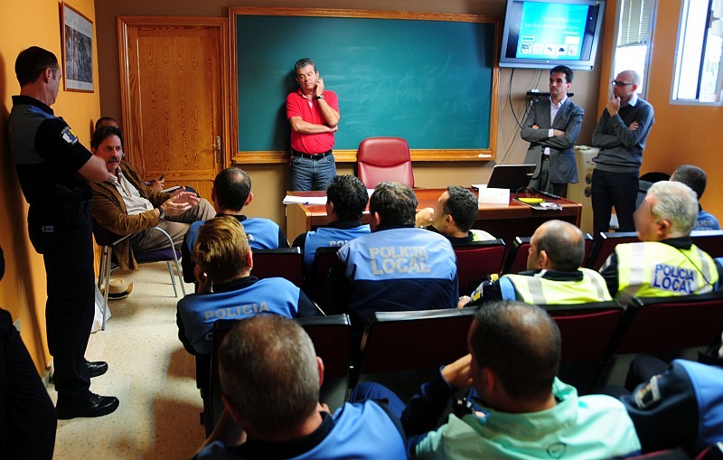 Tirajana quiere acabar con las deposiciones p�blicas de los perros