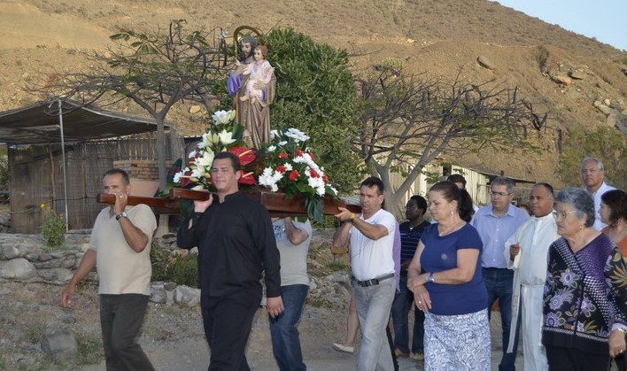El barrio de Las Crucitas saca la Procesi�n despu�s de tres a�os