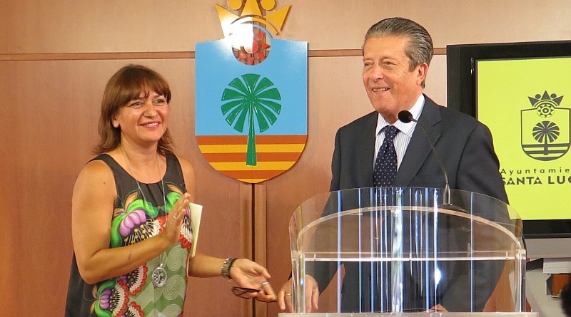 El sal�n de actos de las Oficinas Municipales de Vecindario ya lleva el nombre de Mayor Zaragoza 