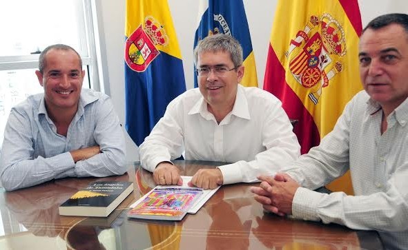 El escritor David Peralta presenta al su �ltimo libro