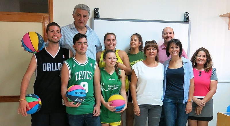Romay visita en el IES Gran Canaria a los ganadores del �Basket Lover 2014�