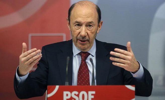 Rubalcaba tira la toalla y convoca congreso extraordinario para julio