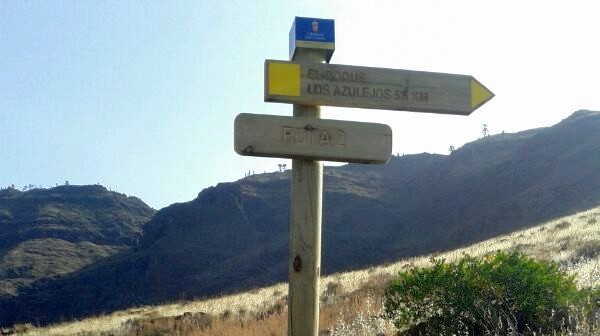 Mog�n renueva la se�al�tica de los senderos rurales