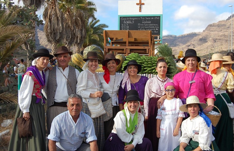 La Romer�a de Mog�n acoge a una multitud de romeros para celebrar 200 a�os de historia