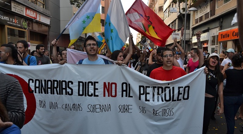 Manifestaci�nes multitudinarias contra el petroleo en  Canarias 