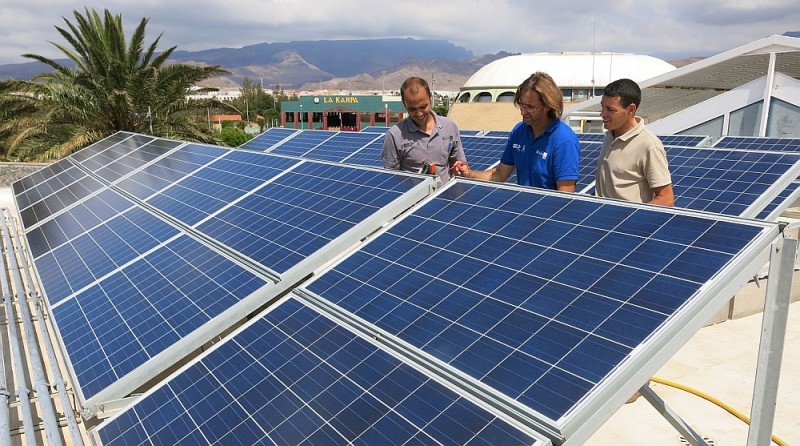 Las placas fotovoltaicas ahorran un 30% de energ�a en la oficinas municipales de Vecindario