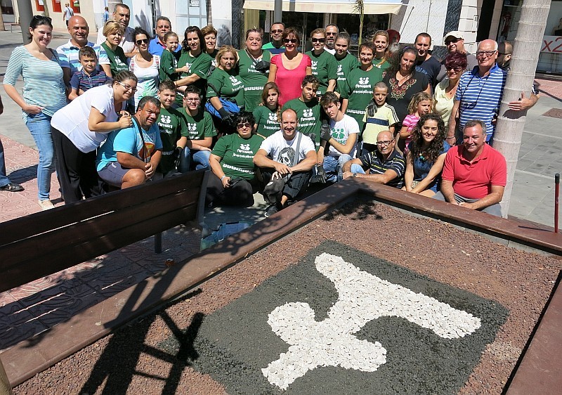 �Olor y Color� a los parterres del paseo peatonal de la Avenida de Canarias 