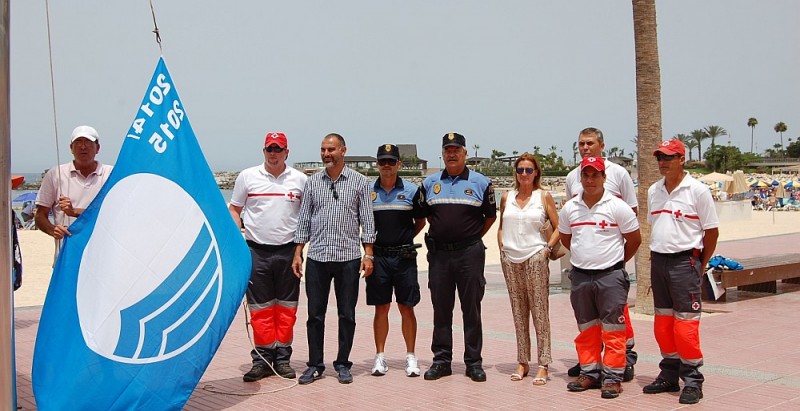 Mog�n iza sus tres Banderas Azules 