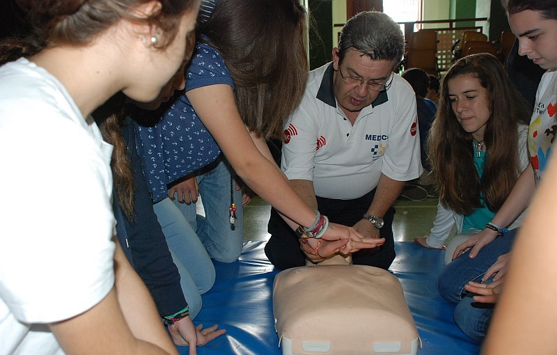 El SUC ense�a a m�s de 600 alumnos de Secundaria c�mo hacer un buen masaje cardiaco