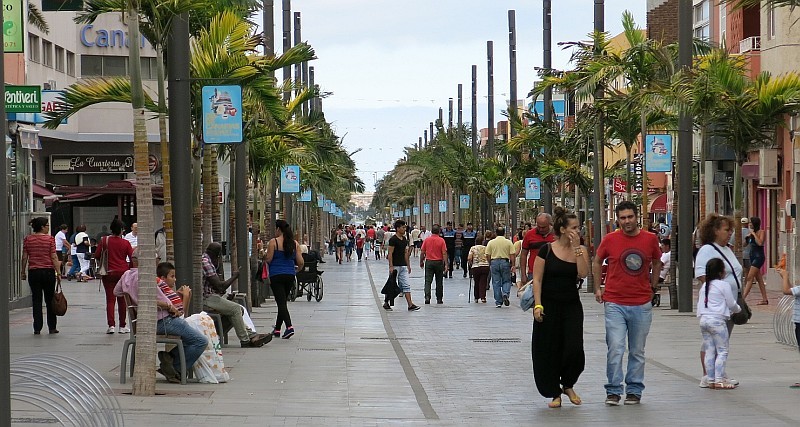 Ascoive inicia las rebajas con una exposici�n de coches hist�ricos