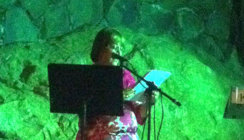 Carmen P�rez lee el primer preg�n de las fiestas de Risco Blanco