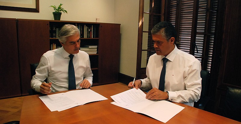 El Cabildo firma la cesi�n de la GC-500 al Ayuntamiento de Mog�n